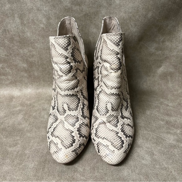 STEVE MADDEN
Women's Rookie Chop-Out Booties - Picture 2 of 9